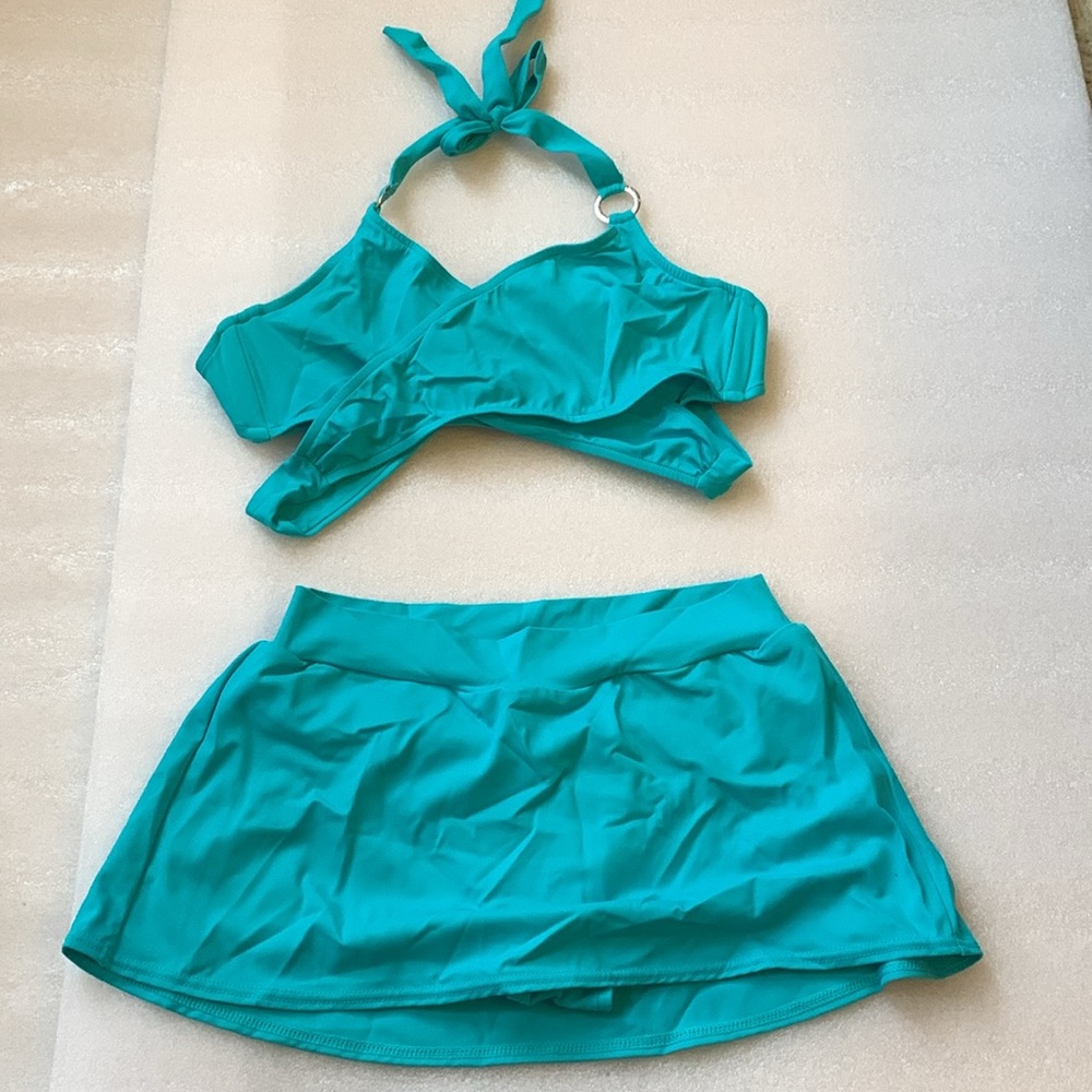 Venus Swimsuit Size 34C Bust and 4 Skirt.